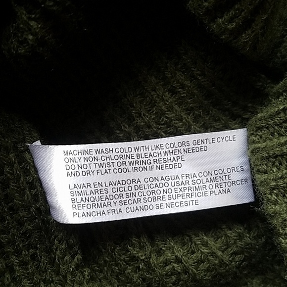 *SOLD* Beautiful forest green sweater - Picture 7 of 8